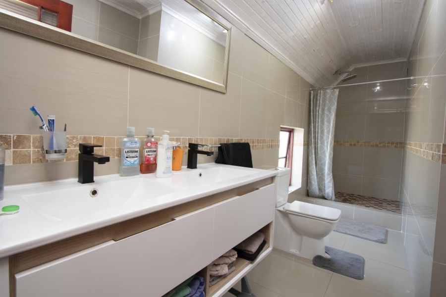 To Let 5 Bedroom Property for Rent in Parklands Western Cape